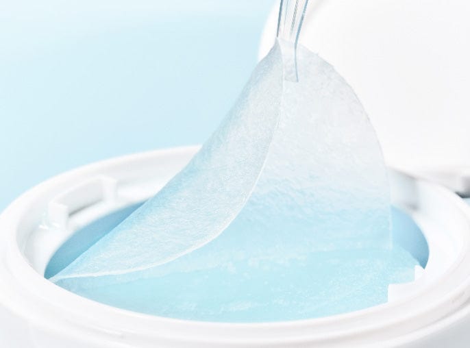 {"type":"root","children":[{"type":"paragraph","children":[{"type":"text","value":"1. Place the pads on areas that need extra hydration, such as the cheeks and forehead, and leave it on like a sheet mask.\n2. Gently pat any remaining ampoule into the skin for better absorption."}]}]}