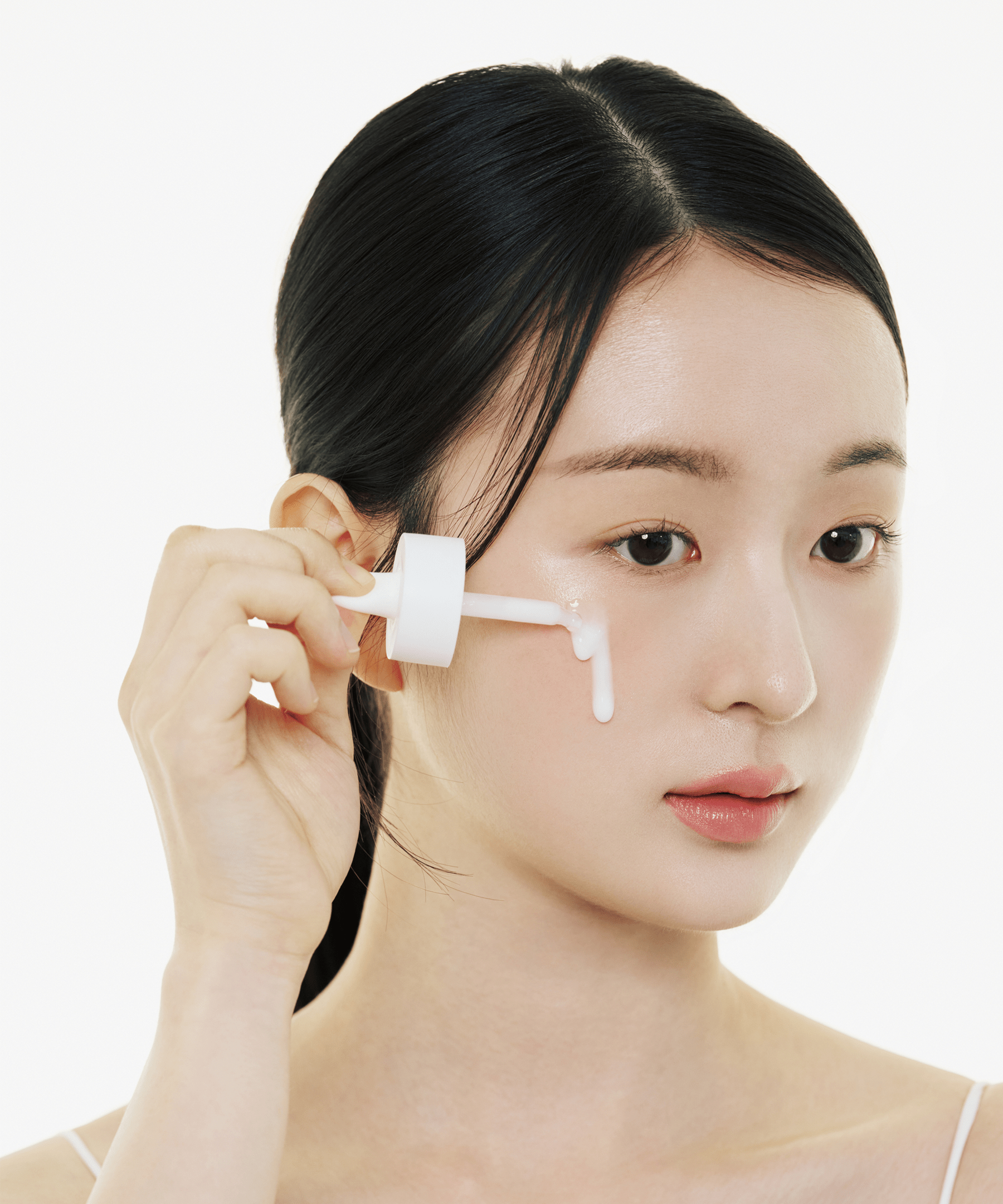 Female model using MATRIXYL 10 BOOSTING SHOT AMPOULE