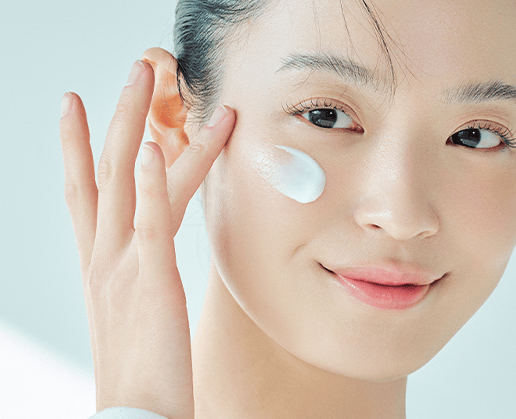 {"type":"root","children":[{"type":"paragraph","children":[{"type":"text","value":"Hyalu-Cica Water-Fit Sun Serum UV","bold":true},{"type":"text","value":"\n\nAt the last step of basic skincare, evenly apply on areas exposed to UV rays such as face, neck, arms, and legs."}]}]}